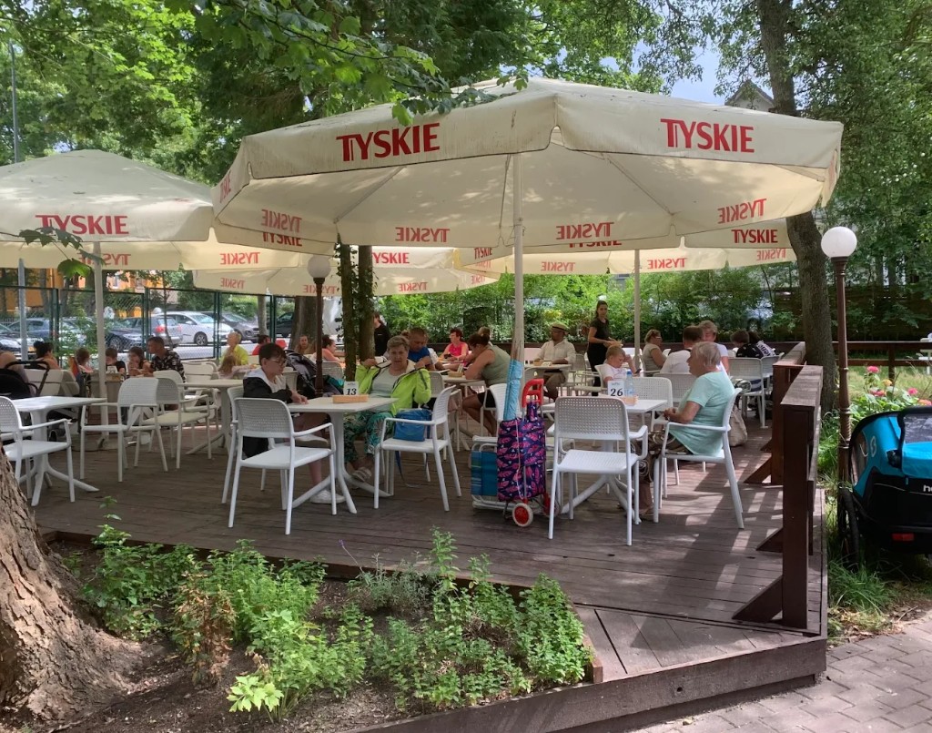 Ogród restauracji Bistro w Ogrodzie w Ustce